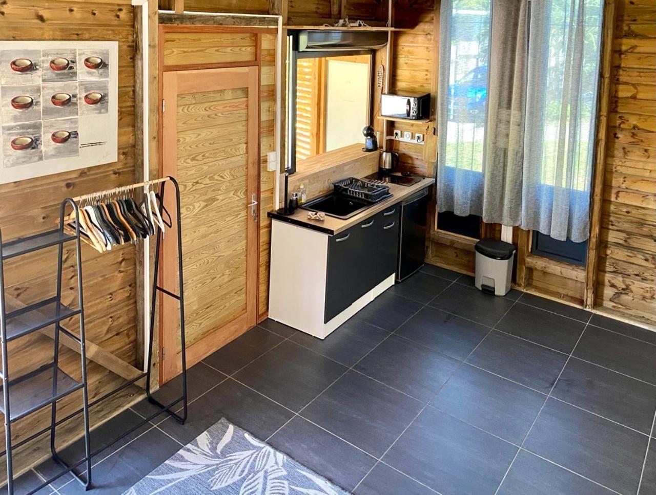 Charmant Bungalow Tout Confort Climatise - Terrasse Et Acces Plage ! Deshaies Bagian luar foto