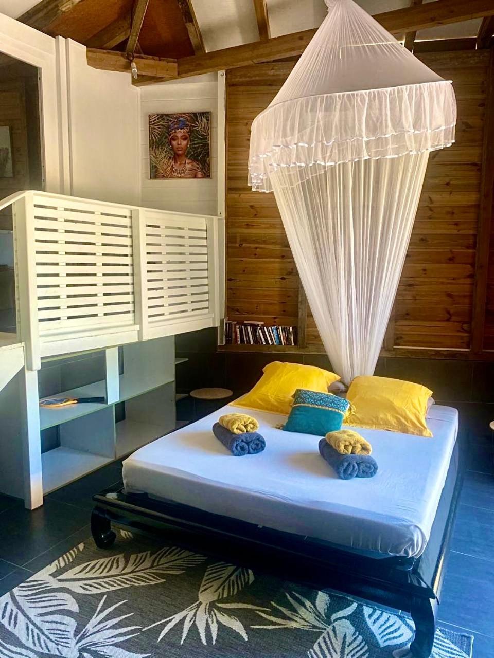 Charmant Bungalow Tout Confort Climatise - Terrasse Et Acces Plage ! Deshaies Bagian luar foto